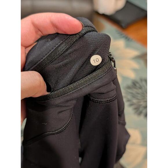 Lululemon Women's Cropped Leggings Size 10/BLACK/SOFT/GOOD CLEAN CONDITION - Picture 3 of 6